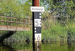 8036 Brückenpegel an der Schwinge - zeigt die lichte Durchfahrt unter einer Brücke an, die nach Tide variiert. 