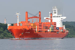 9628 rotes Frachtschiff mit Ladebaeumen Cap Palmas