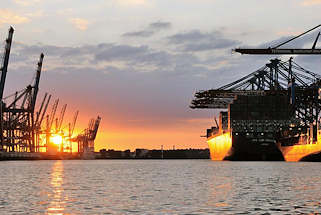 0862 Abendstimmung im Hafen Hamburg - Sonnenuntergang am Burchardkai.