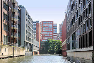 6461 Mehrstöckige Bürohäuser, Bürogebäude beidseitig vom Südkanal im Hamburger Stadtteil Hammerbrook.