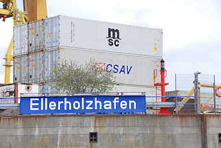 2039 Schild Ellerholzhafen an der Kaimauer - gestapelte Container am Mönckebergkai  - Bilder aus dem Hamburger Hafen.