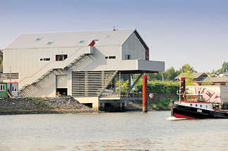 0167 Haus der Projekte am Müggenburger Zollhafen, Hamburg Veddel. Einrichtung zur beruflichen Qualifizierung - Bootswerkstatt.