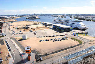 1133 Bilder von der Hamburger Grossbaustelle Hafencity - Hamburger Cruise Center , Kreuzfahrtterminal mit der AIDAvita. (2007)