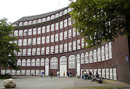 P6180011 Schule Krausestrasse, Stadtteil Dulsberg - Architekt Hamburger Oberbaudirektor Fritz Schumacher