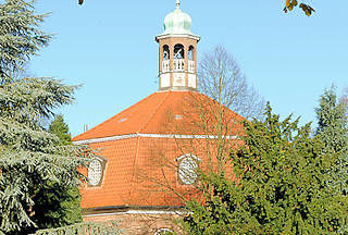 0520 Kirche Niendorfer Markt - die evangelisch lutherische Marktkirche wurde 1770 unter dem dänischen König Christian IV. erbaut - Architekt Heinrich Schmidt.