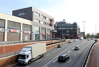9332 Tonndorfer Einkaufscenter - Hauptverkehrsstrasse in Hamburg Tonndorf - Bahnunterführung.