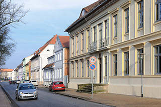 5543 Kassizistische Architektur in der Kanalstrasse in Ludwigslust.