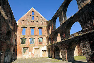 8510 Ruine Wirtschaftsgebäude Kloster Bad Doberan - erbaut 1280, gotische Backsteinarchitektur.